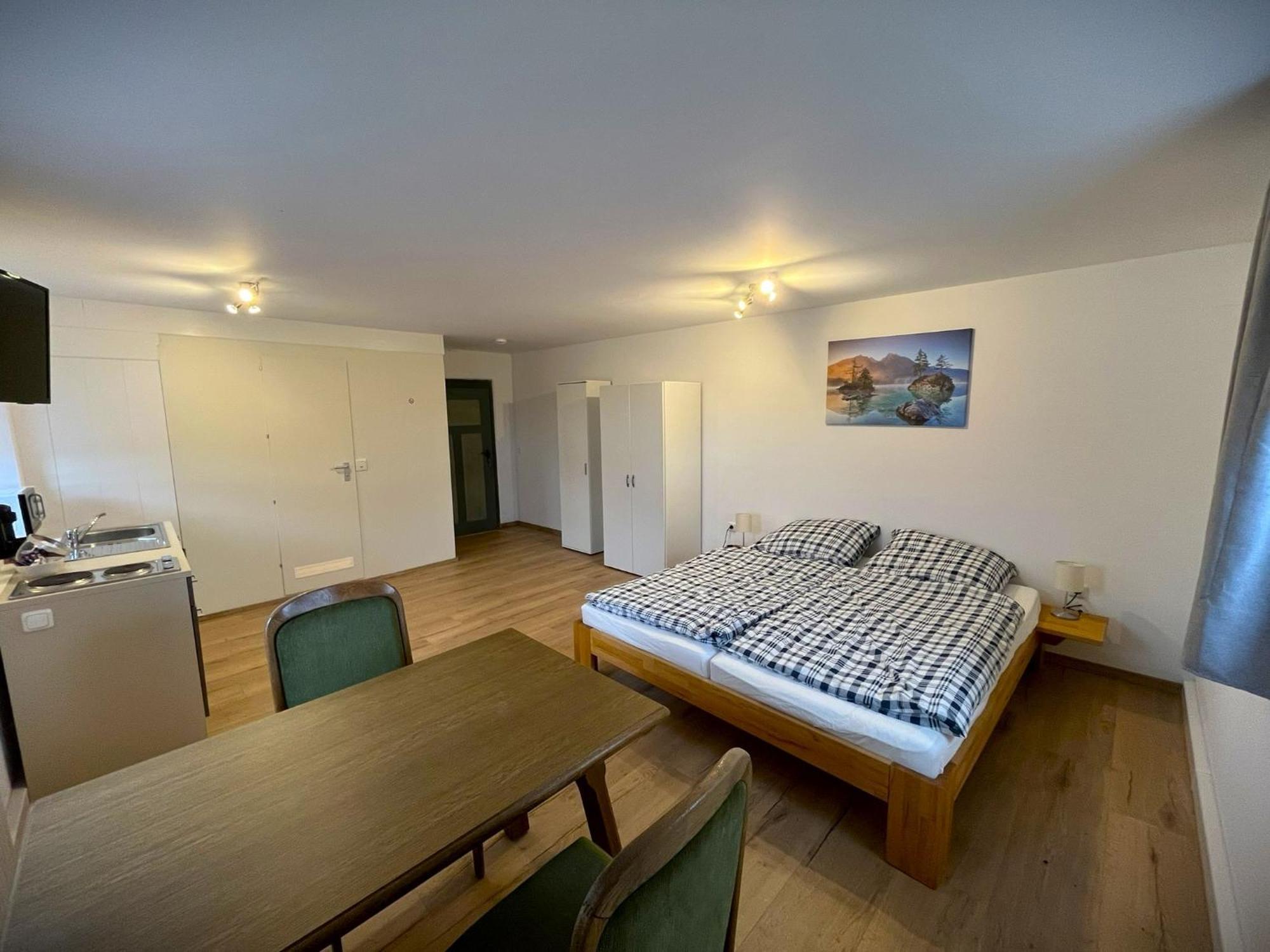 Weisses Ross Apartment *